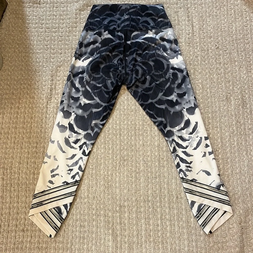 Lululemon High Times Pant *SE Pretty Plume Angel Wing (BB3) Size 8 - Picture 4 of 7